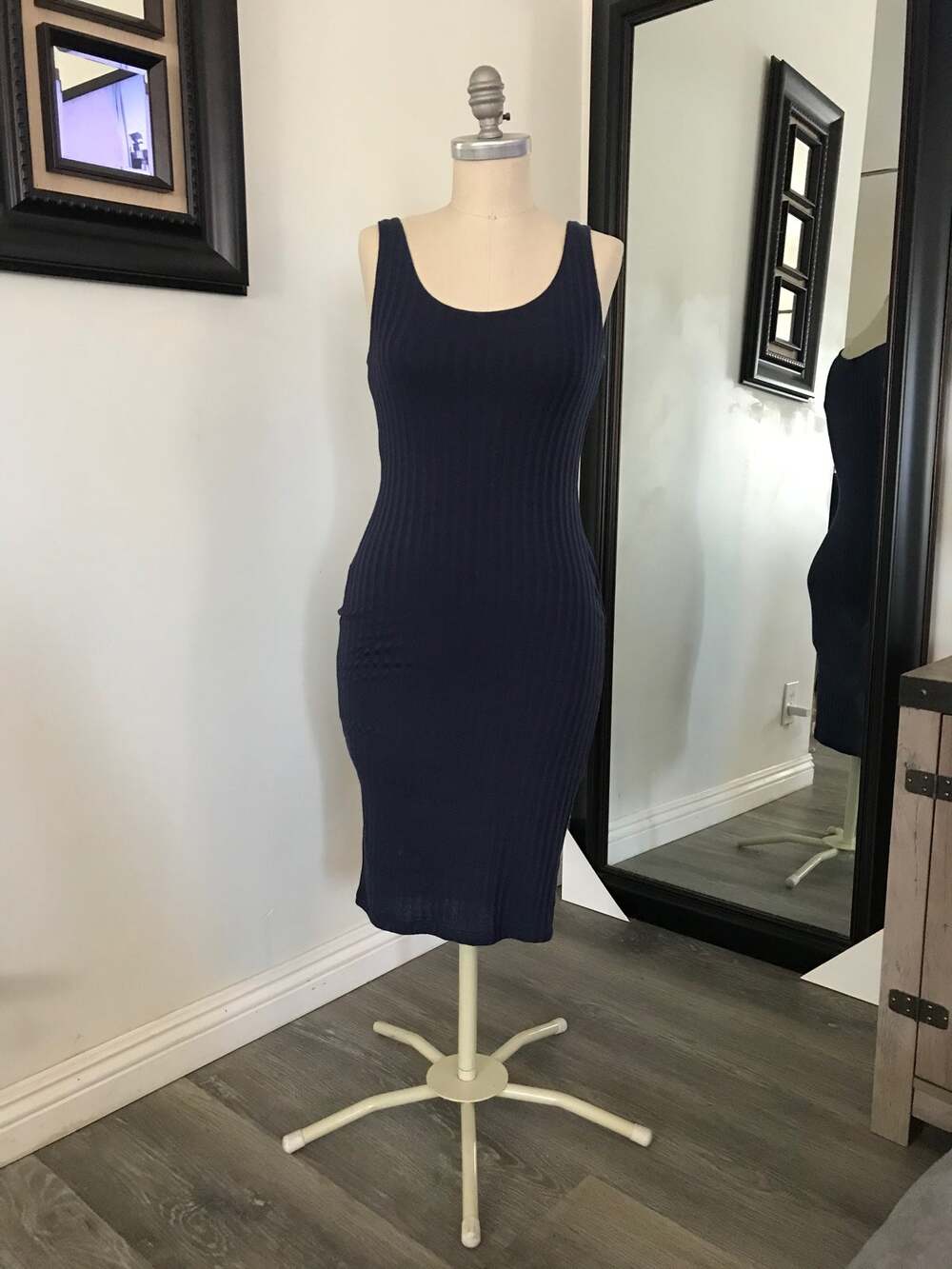 Heart & Hips Black Bodycon Midi Dress Sleeveless Scoop Neck Women’s Size Small